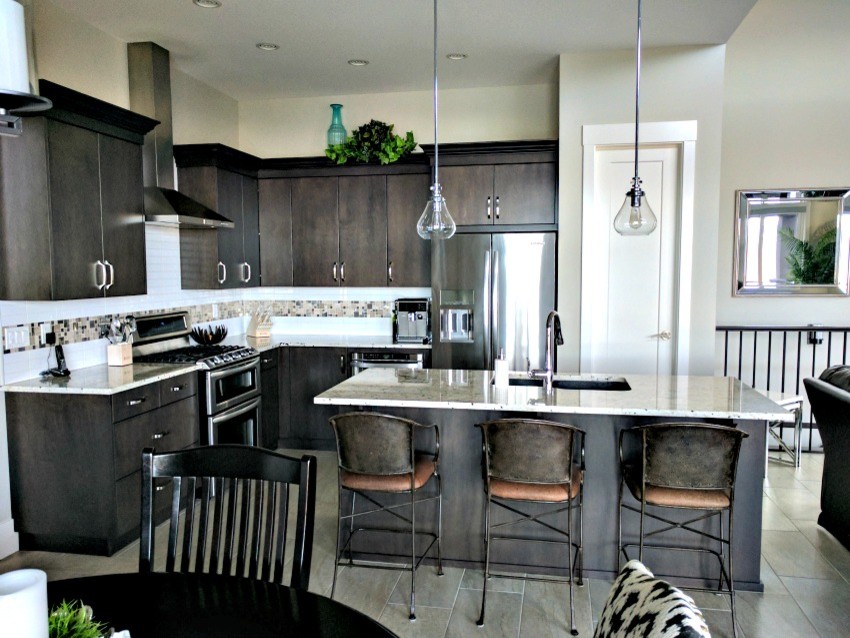 Transitional kitchen photo in Vancouver