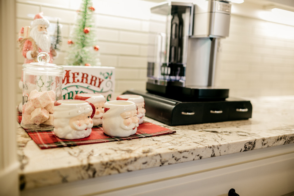 Inspiration for a transitional home design remodel in Dallas