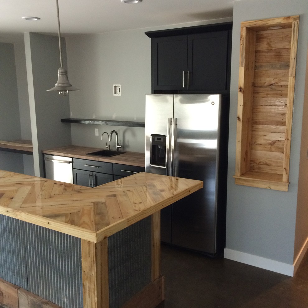 Mountain style kitchen photo in Cedar Rapids