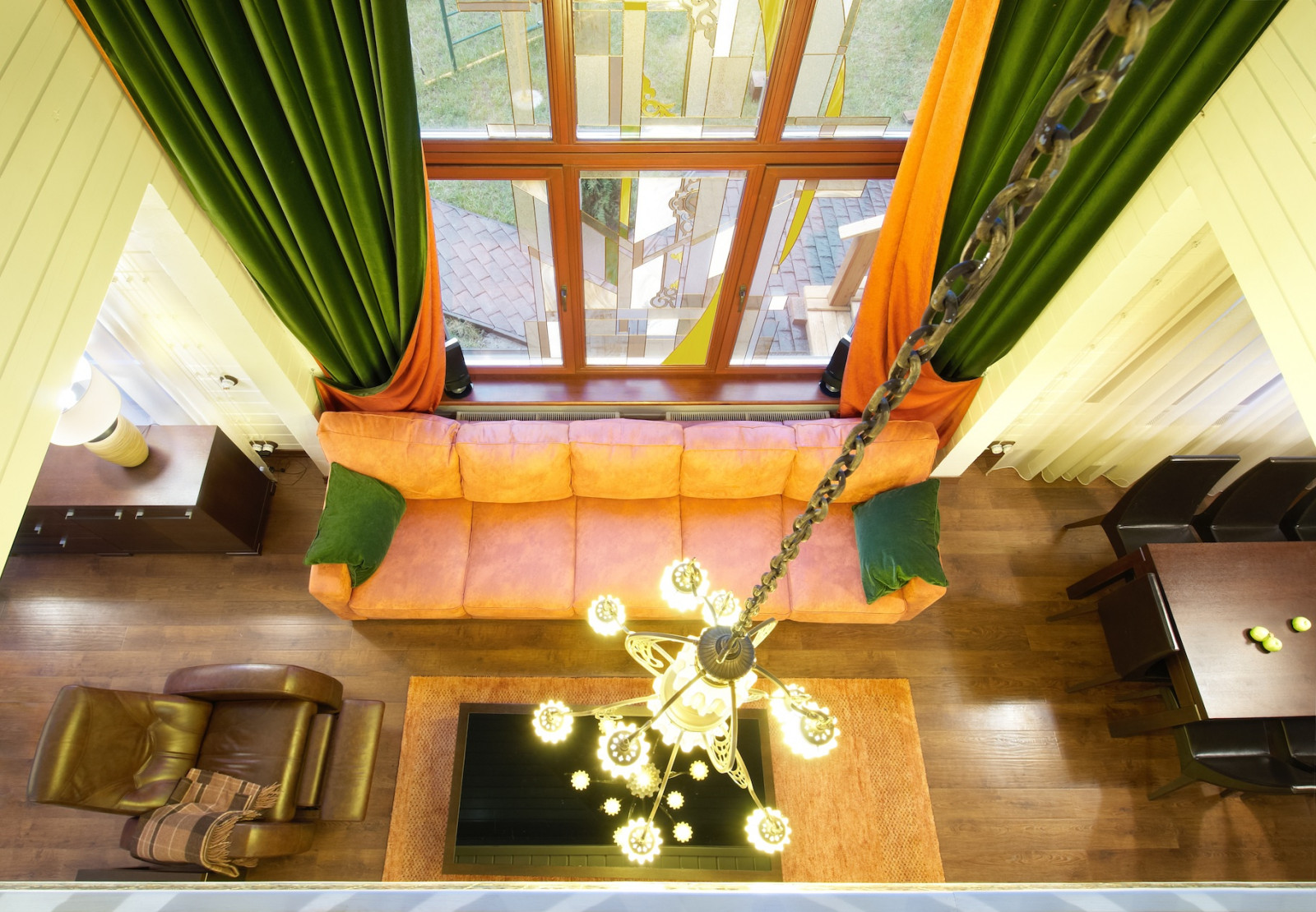 Дом из дерева в современном стиле