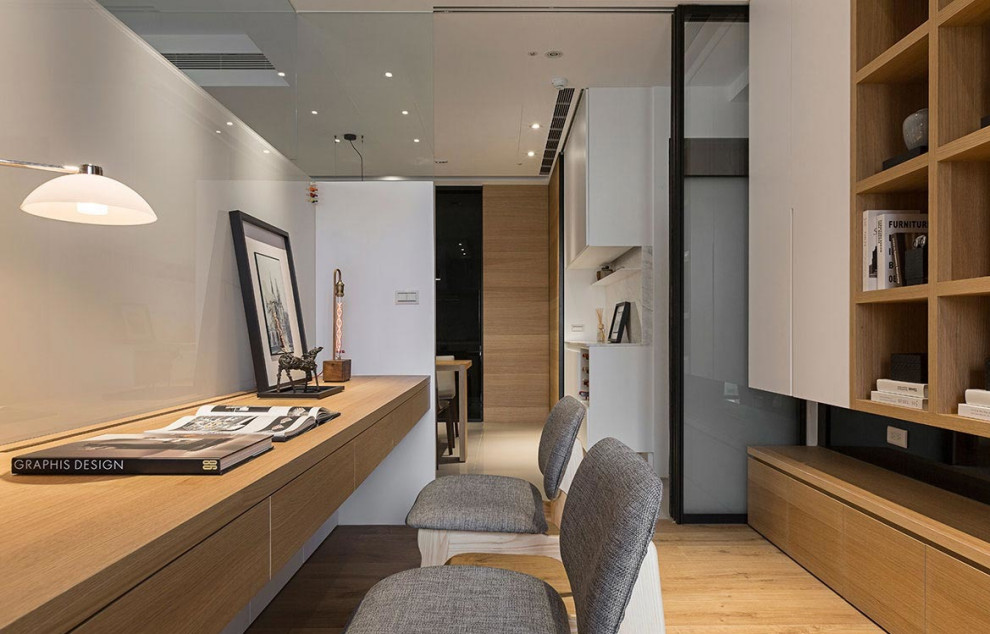 Лаконичный интерьер квартиры с кабинетом и детской комнатой от L DESIGN