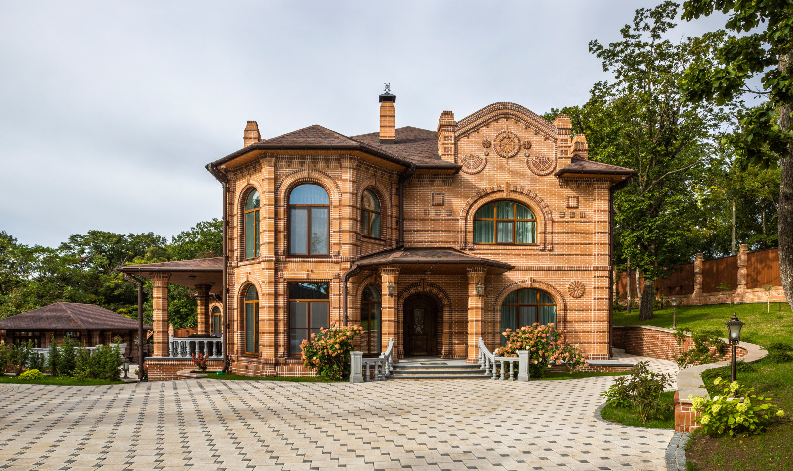 Загородный дом (усадьба) из кирпича