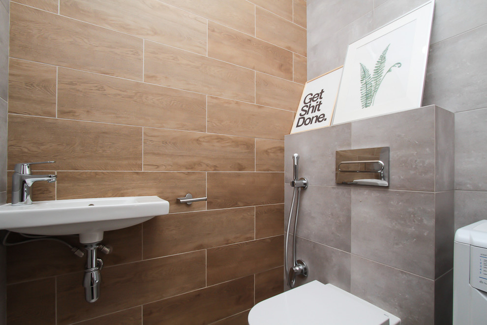 Квартира в современном стиле с яркими цветовыми акцентами.