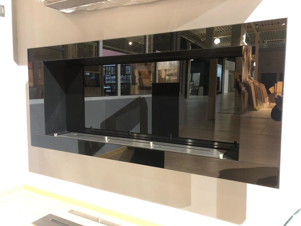 Биокамин с рамками из стемалита.