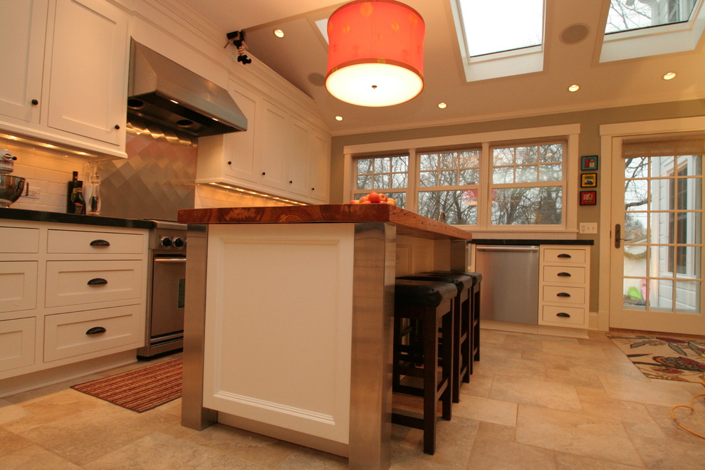 Example of a transitional kitchen design in Chicago