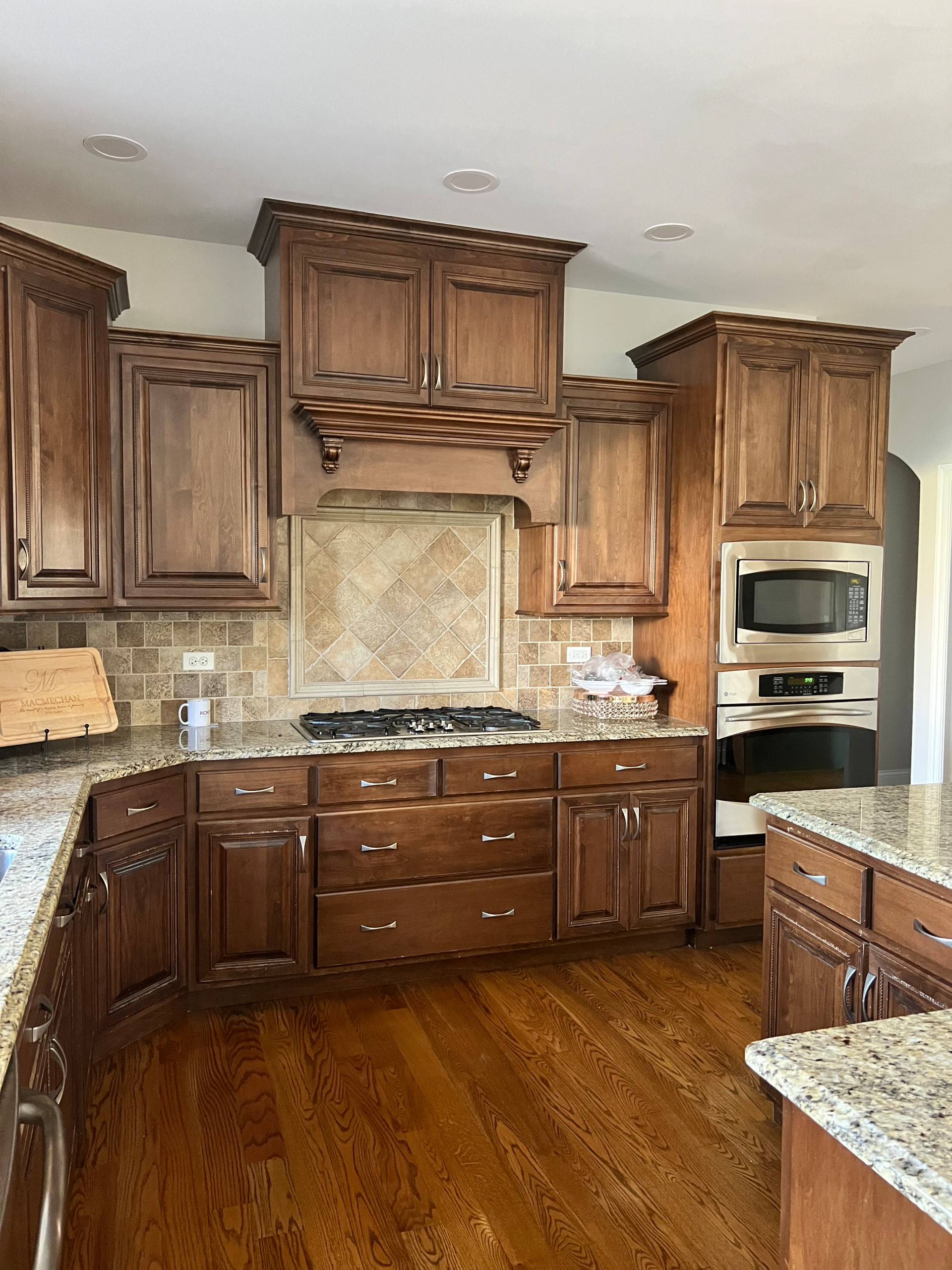 Beautiful and Timeless White Kitchen