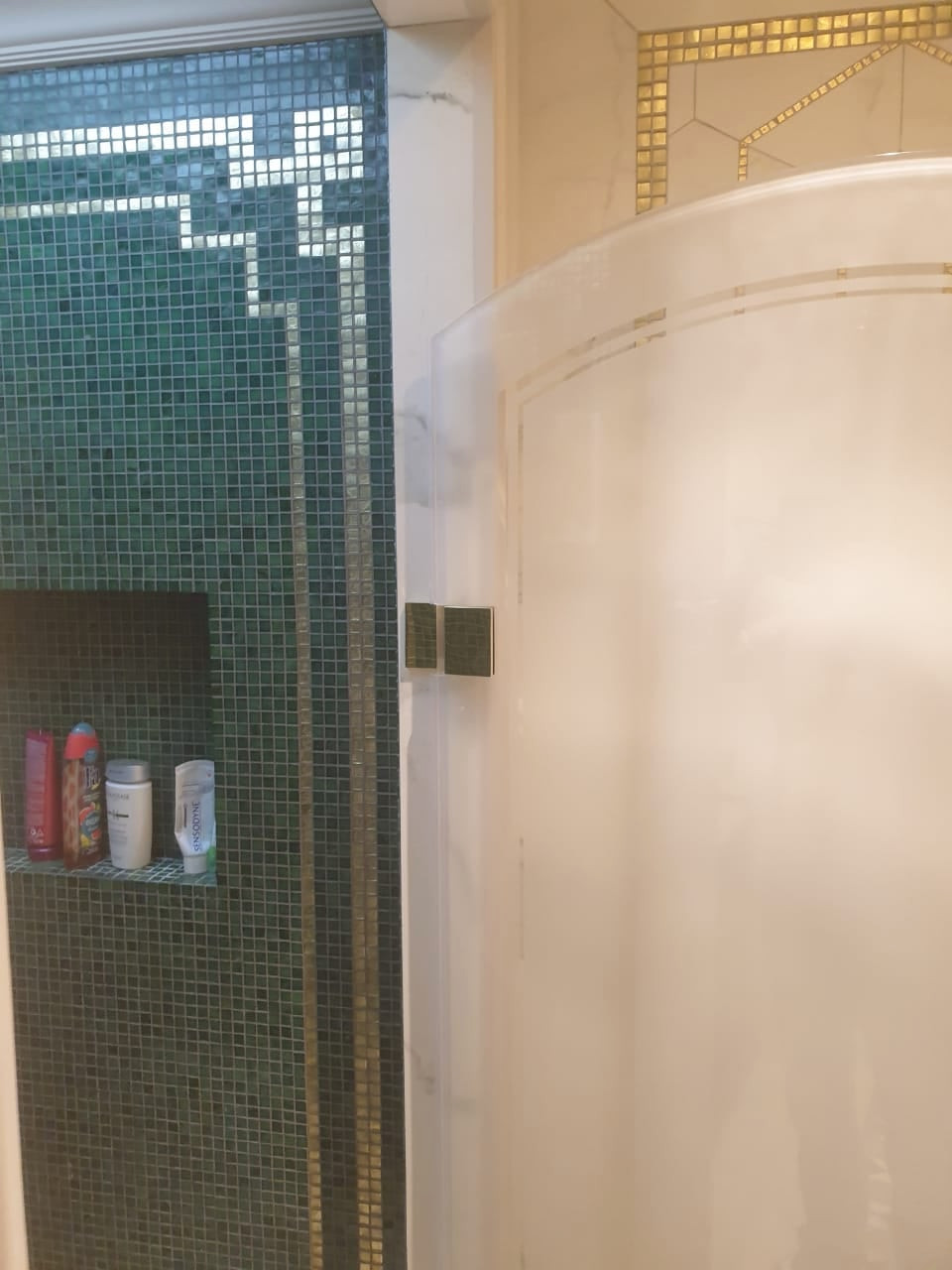 Стеклянные двери