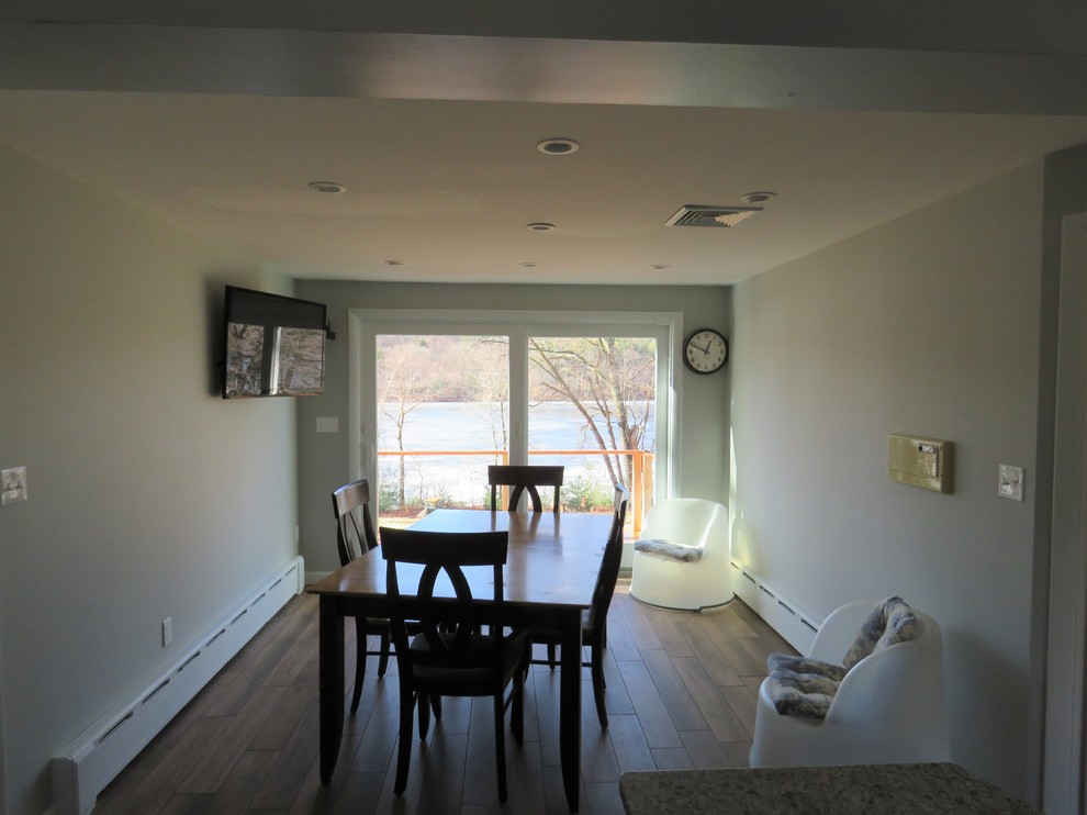 Inspiration for a mid-sized transitional home design remodel in Boston
