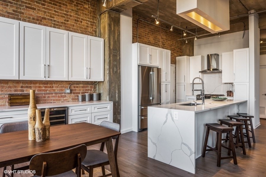 Inspiration for a transitional home design remodel in Chicago