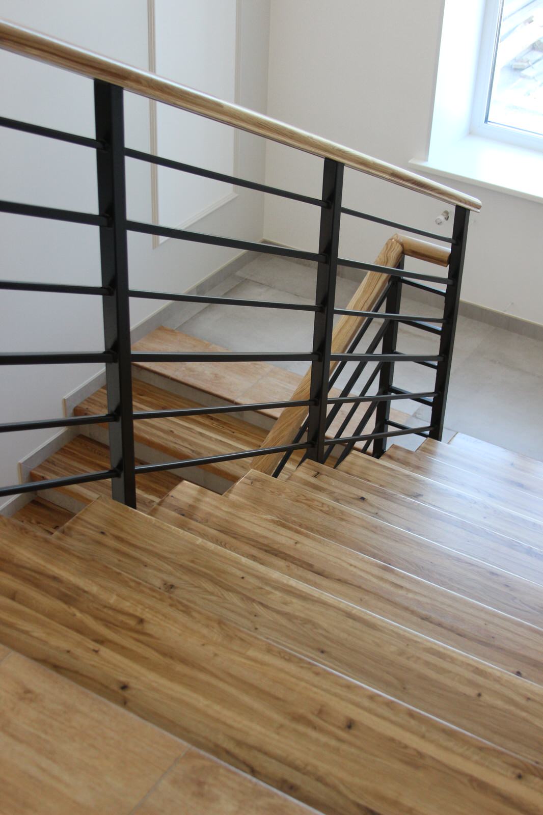 Лестница из дуба "рустик"