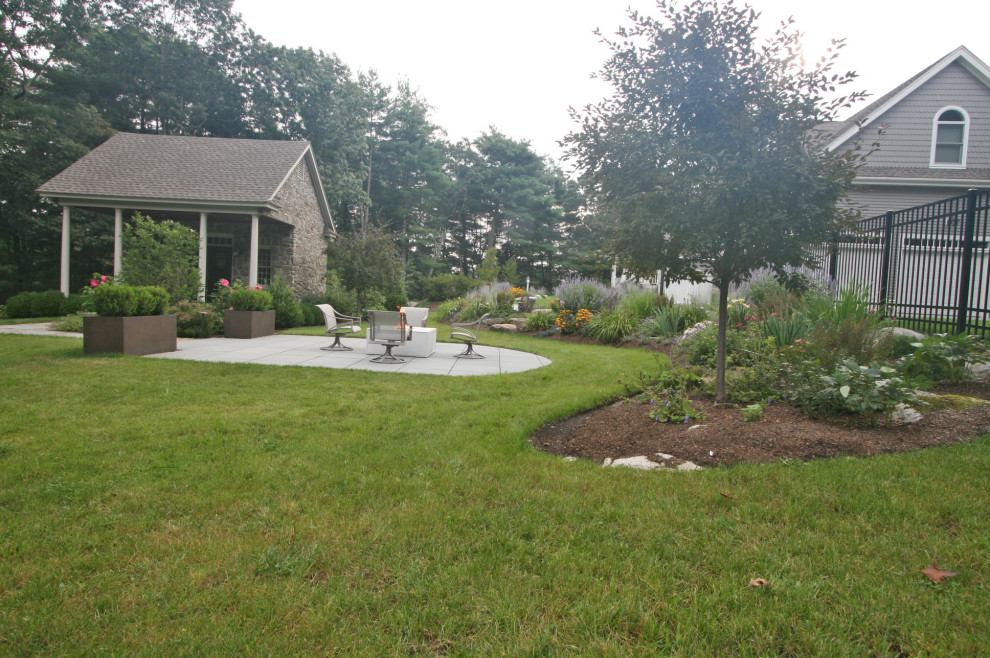 Home design - transitional home design idea
