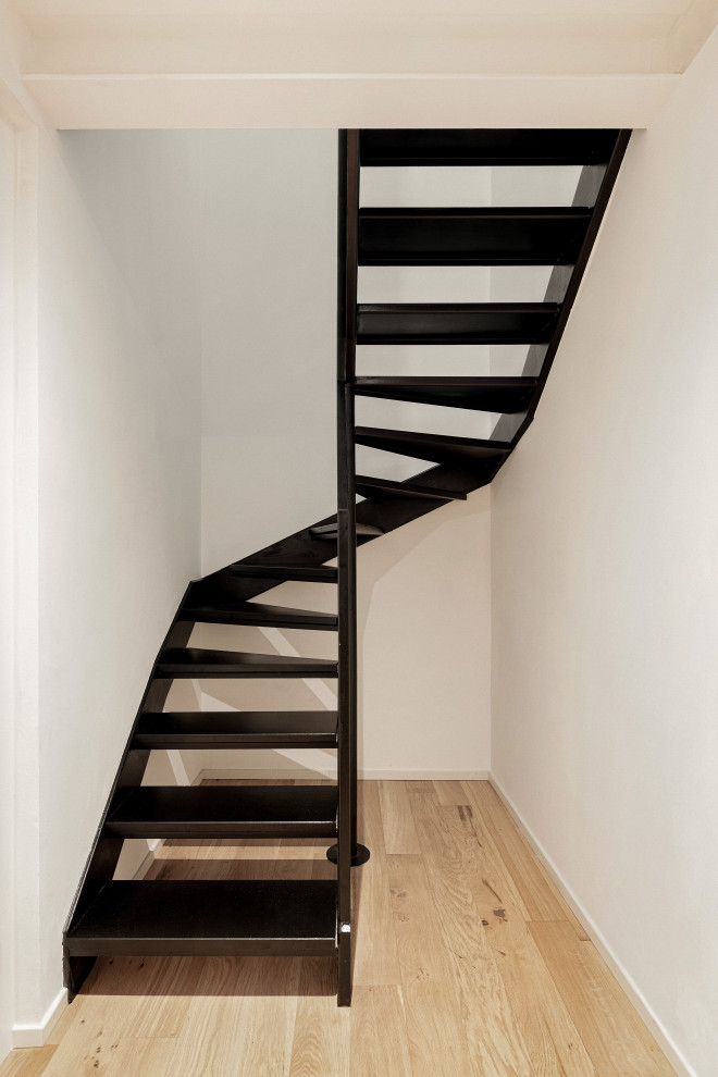 Staircase - small scandinavian metal staircase idea in Milan with metal risers