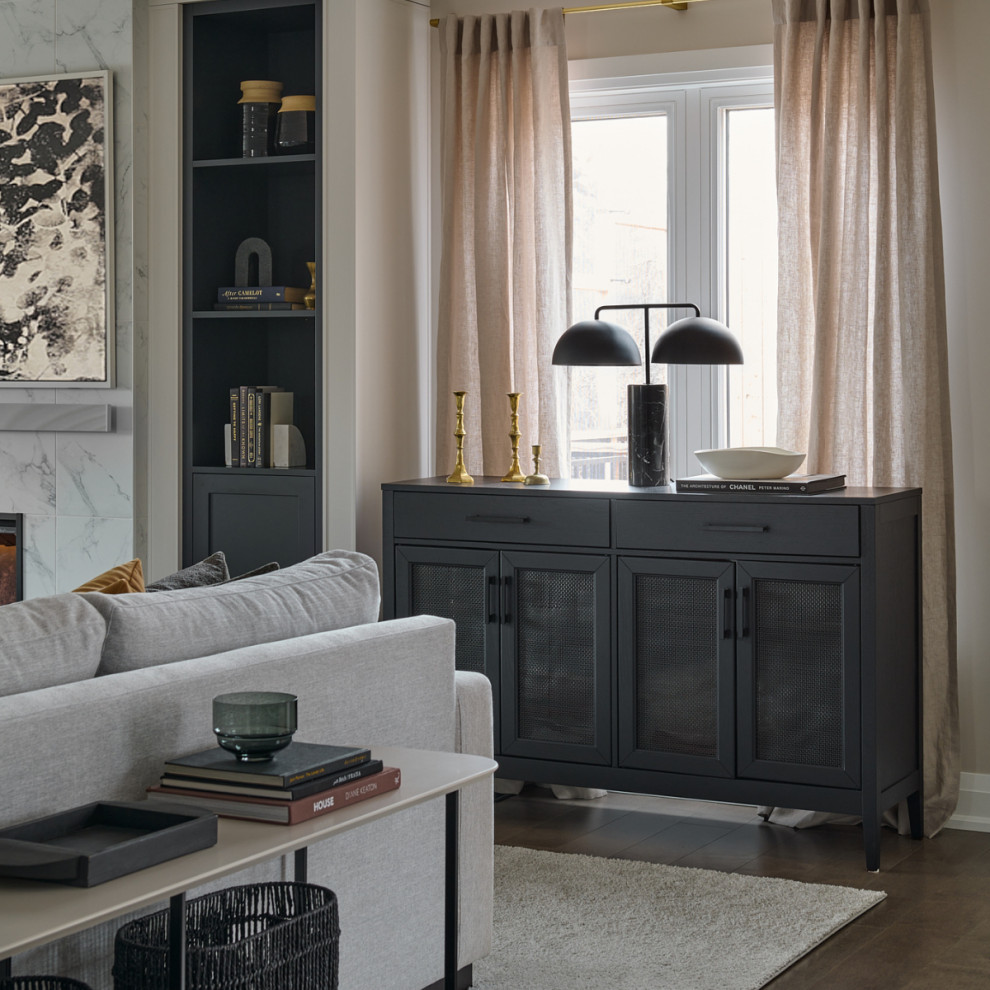 Immagine di un soggiorno chic aperto con pareti beige, parquet scuro, camino classico, pavimento marrone e soffitto ribassato
