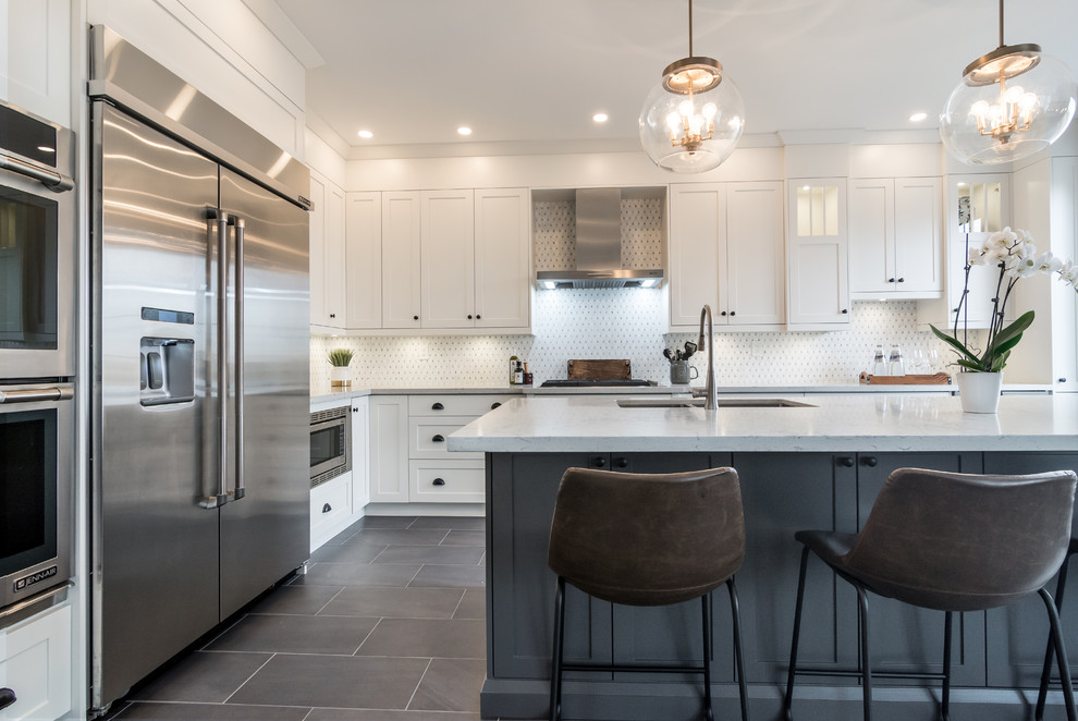 Transitional kitchen photo in Toronto