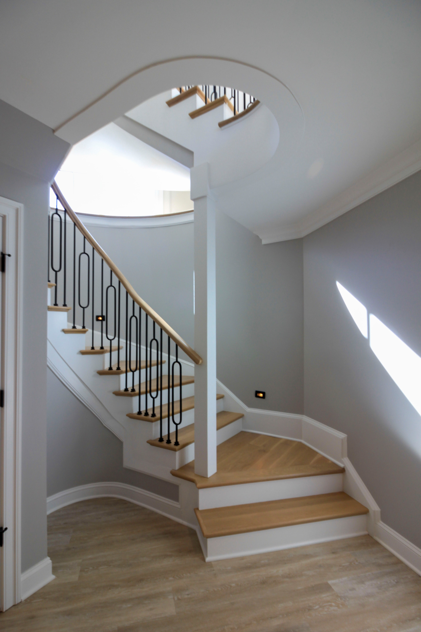 95_Remarkable and elegant floating elliptical staircase, McLean, VA 22101