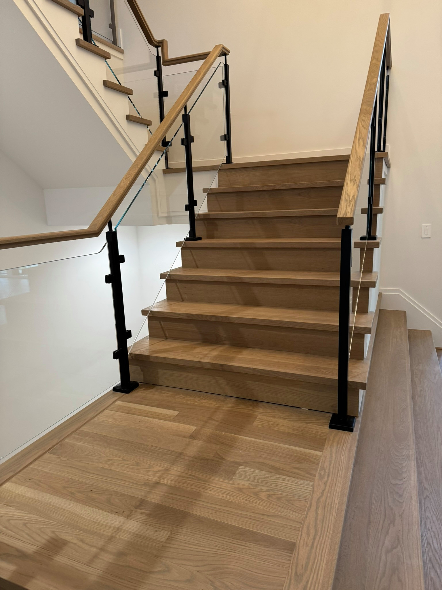 134_Modern White Oak Stair with Glass Balustrade, Vienna, VA 22180
