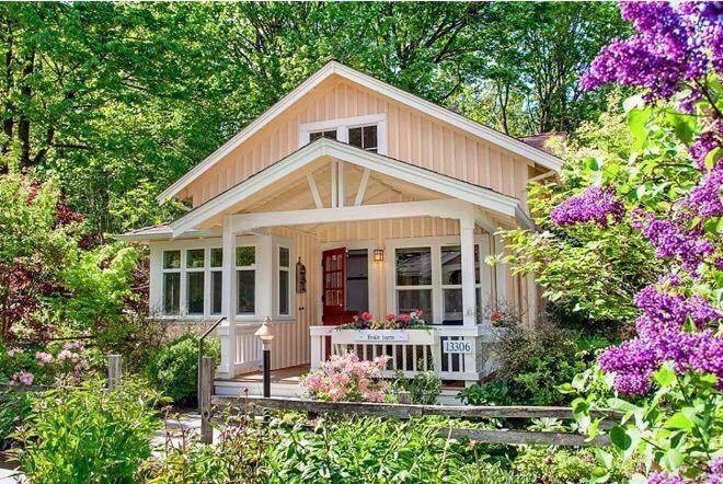 Trendy home design photo in Chicago