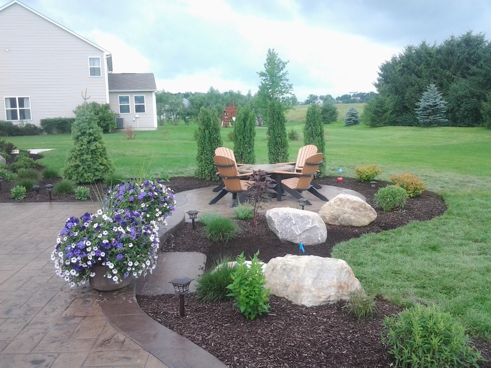 This is an example of a mid-sized traditional backyard patio in Columbus.