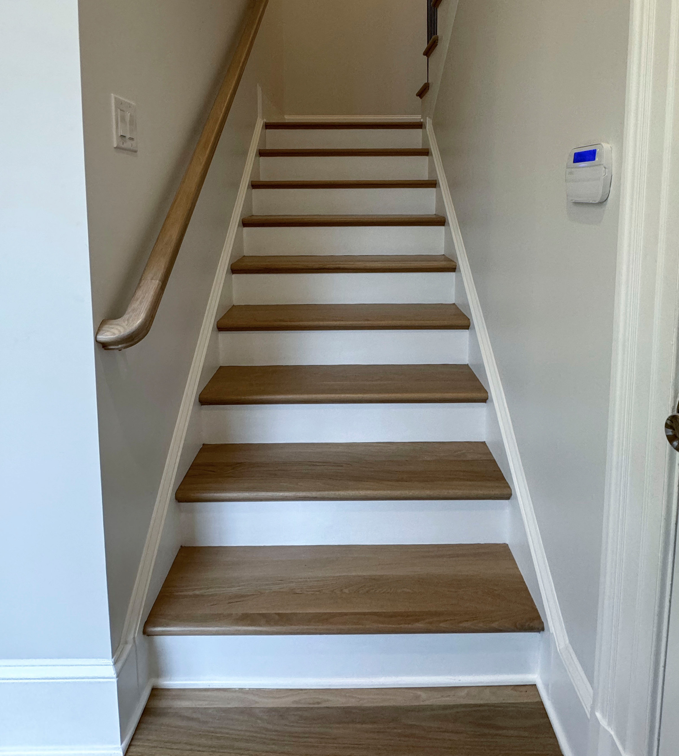 116_Elegant & Eye-catching Curved Staircase, Leesburg VA 20175