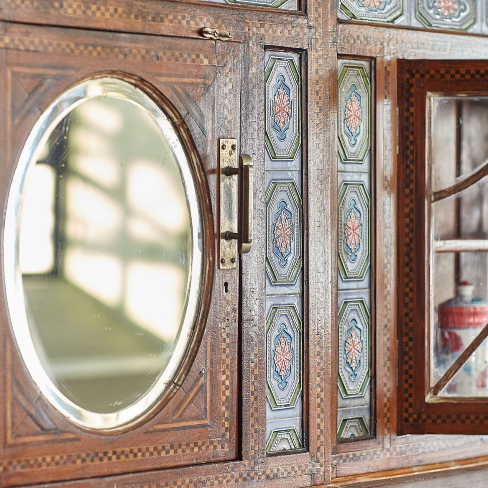 Антикварный буфет из тика с изразцами