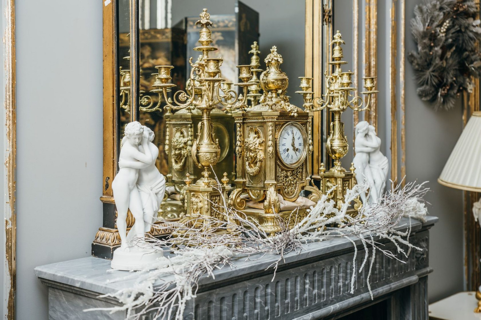 Салон предметов интерьера и антиквариата в Москве