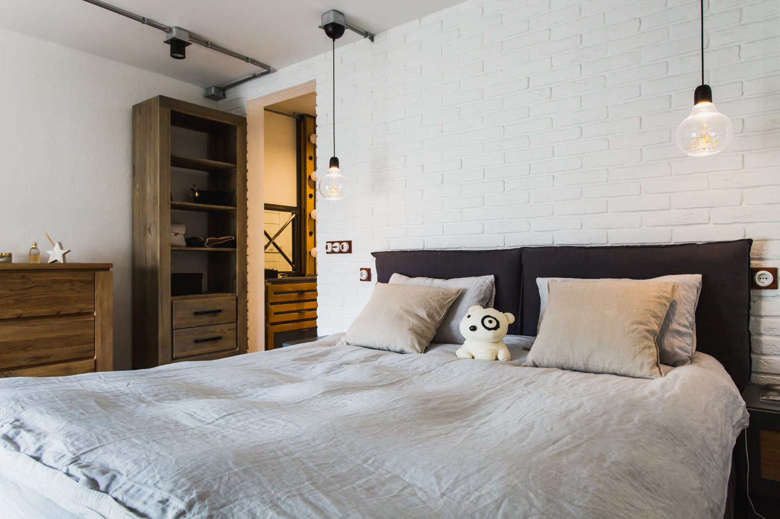 В гостях: Современный лофт, наполненный арт-объектами и музыкой