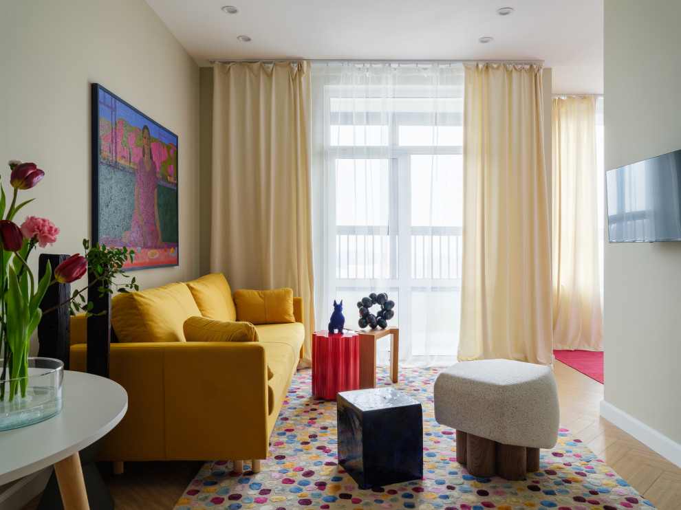 Небольшая яркая квартира