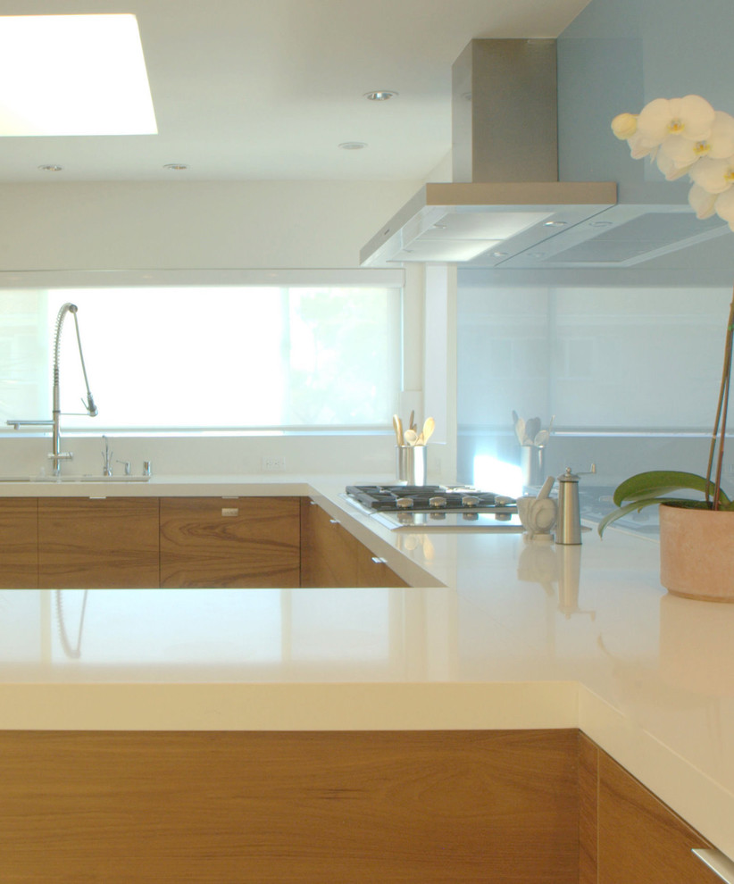 Photo of a modern kitchen in San Francisco.