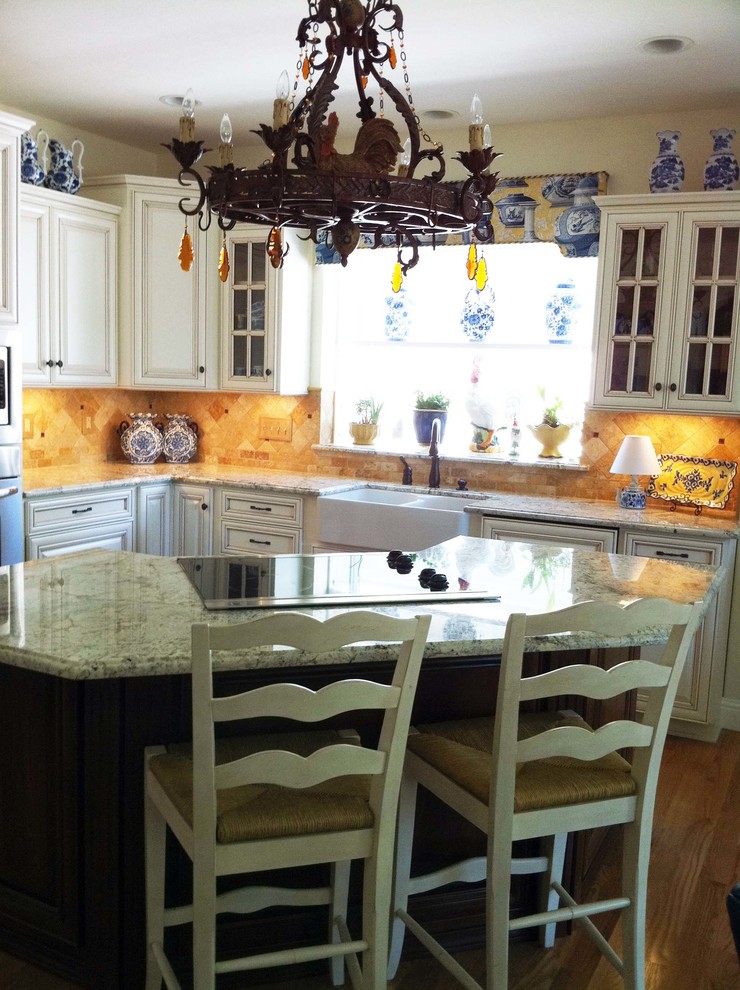 Transitional kitchen photo in Seattle