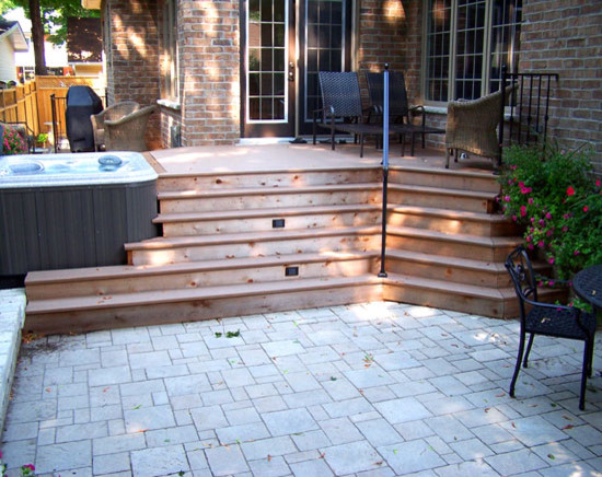 This is an example of a traditional patio in Toronto.