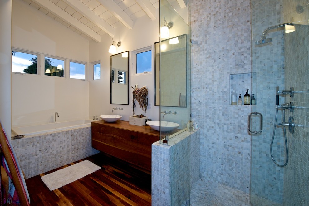 Design ideas for a beach style bathroom in San Diego.