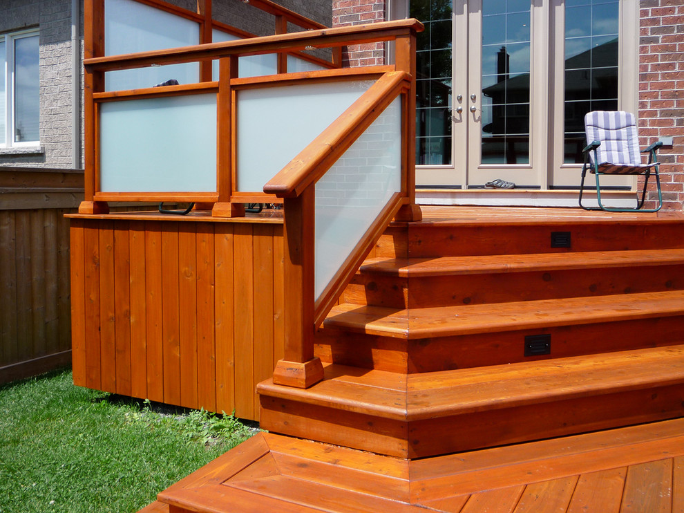 Photo of a mid-sized traditional backyard deck in Toronto with an outdoor kitchen and a pergola.