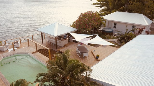 Vue sur mer depuis la terrasse contemporary-deck