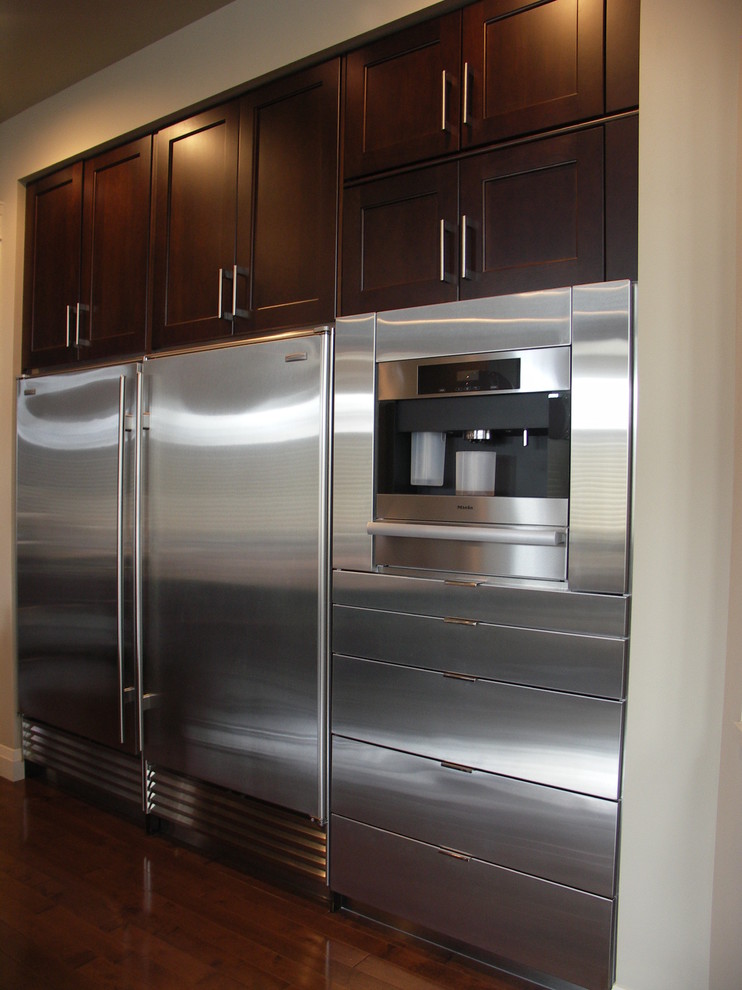 Inspiration for a transitional kitchen remodel in Edmonton