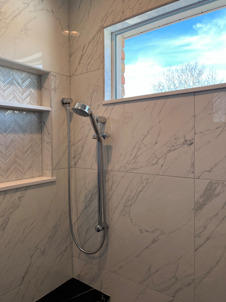 Bathroom - transitional bathroom idea