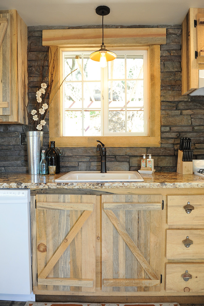 Kitchen - rustic kitchen idea