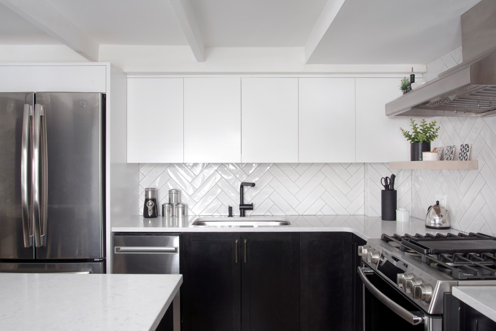 Kitchen - transitional kitchen idea in Ottawa