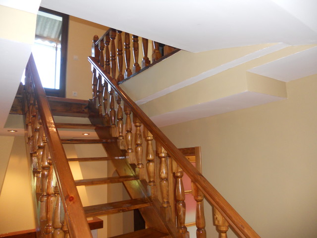 DETALLE ESCALERA DE MADERA RESTAURADA Casa de campo