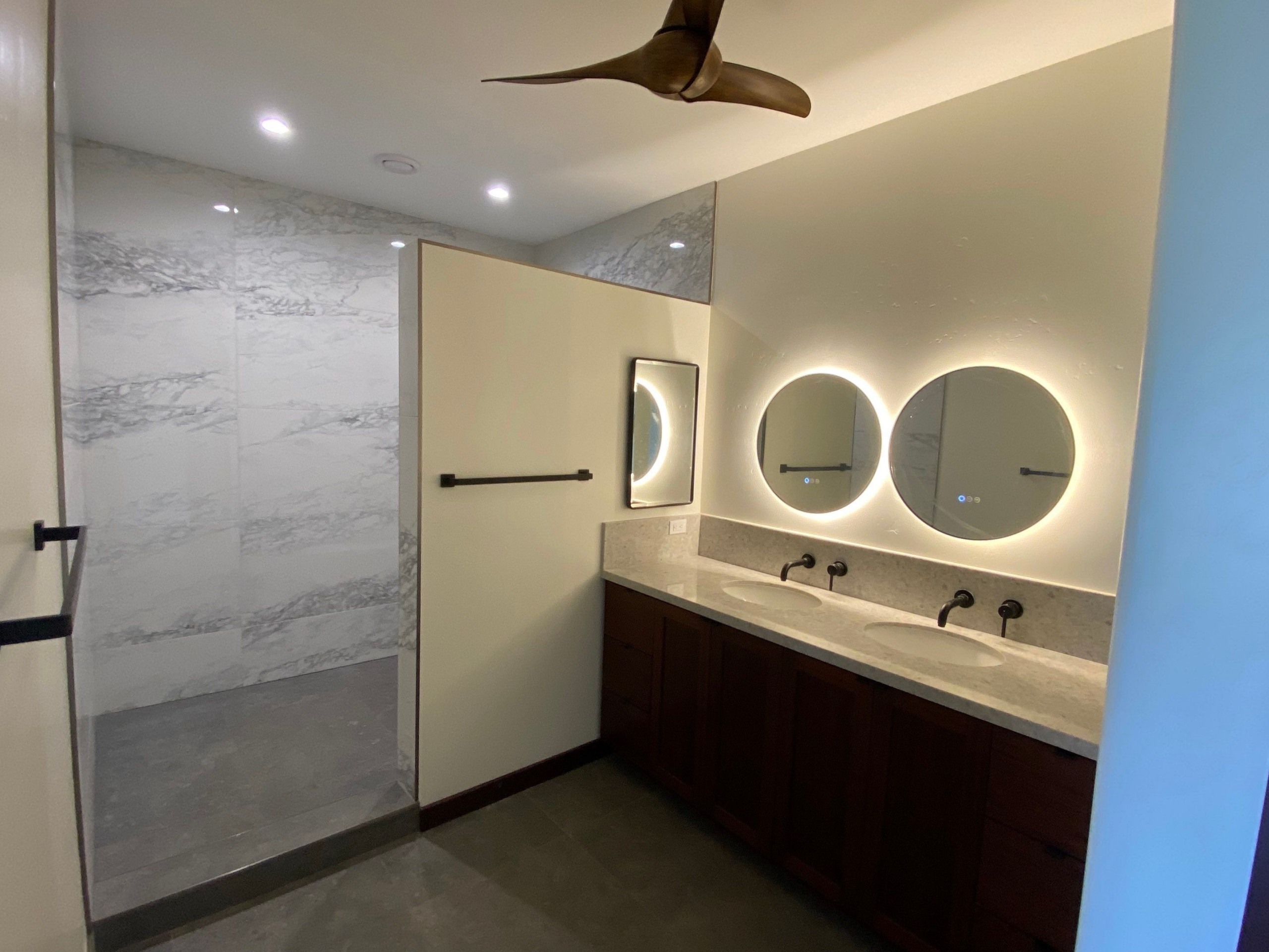 Kauai Bathrooms 24/ 25