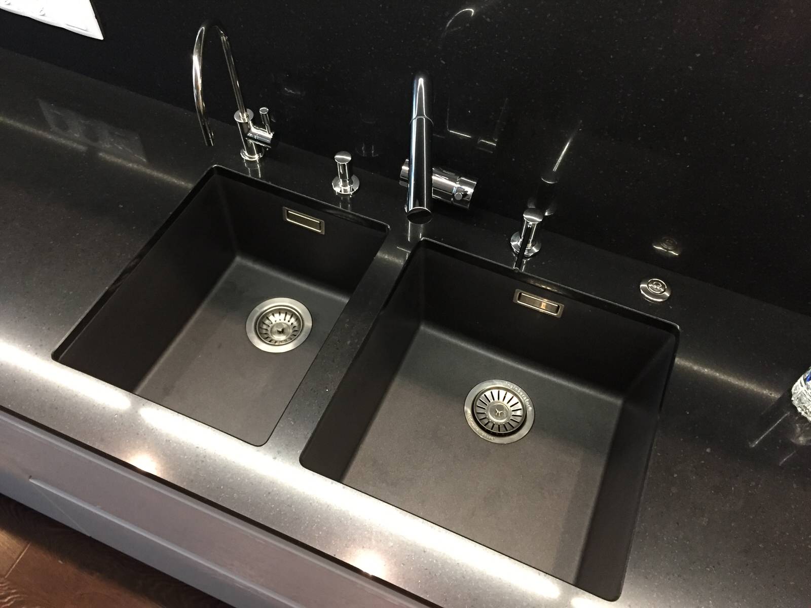 Оборудование моечного центра для кухни