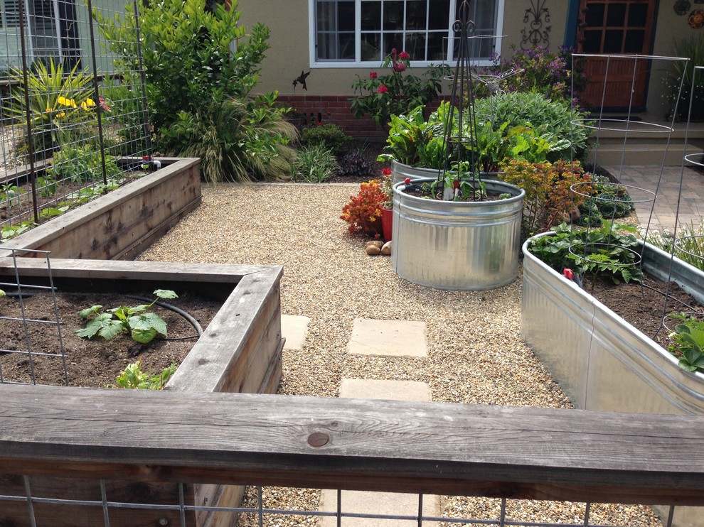 Inspiration for a small mediterranean front yard full sun garden in San Francisco with a vegetable garden and gravel.