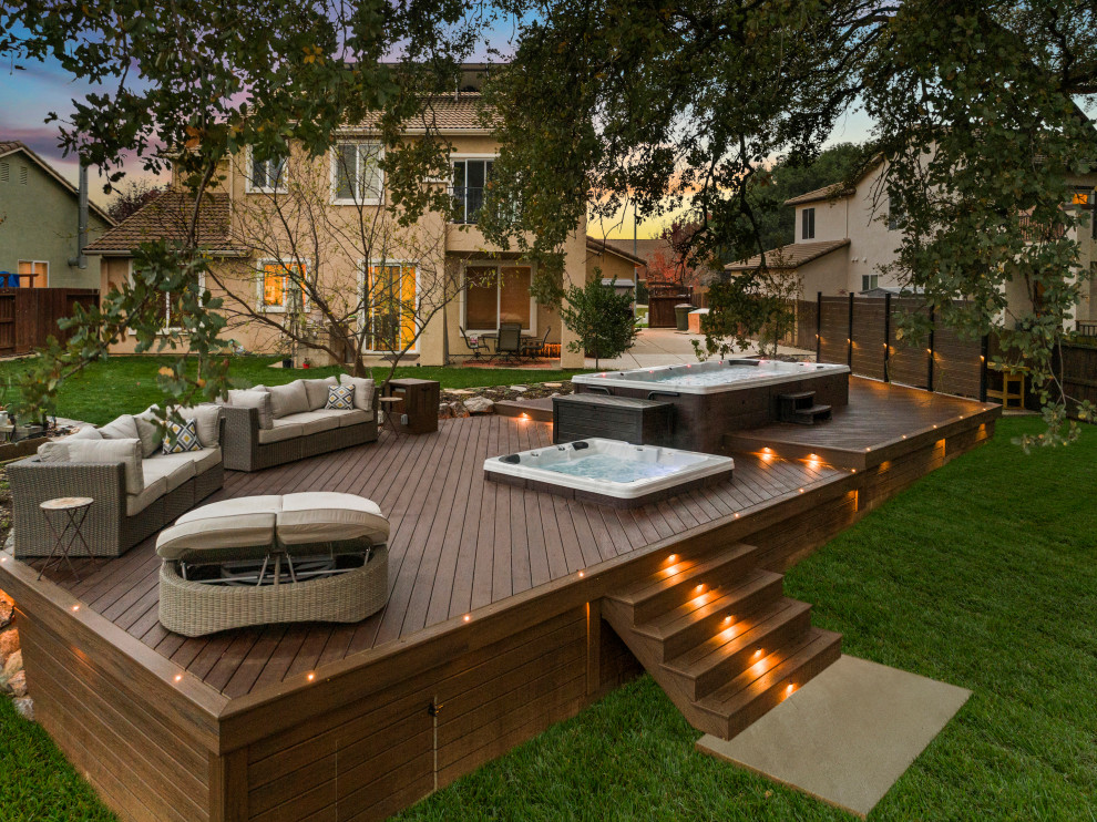 Diseño de terraza planta baja de estilo americano de tamaño medio sin cubierta en patio trasero