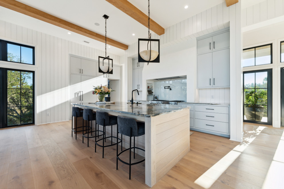 Kitchen - transitional kitchen idea in Charleston