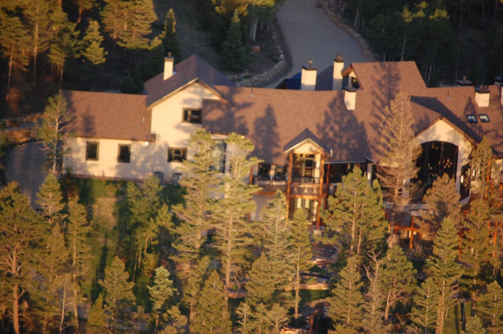Large transitional home design photo in Albuquerque