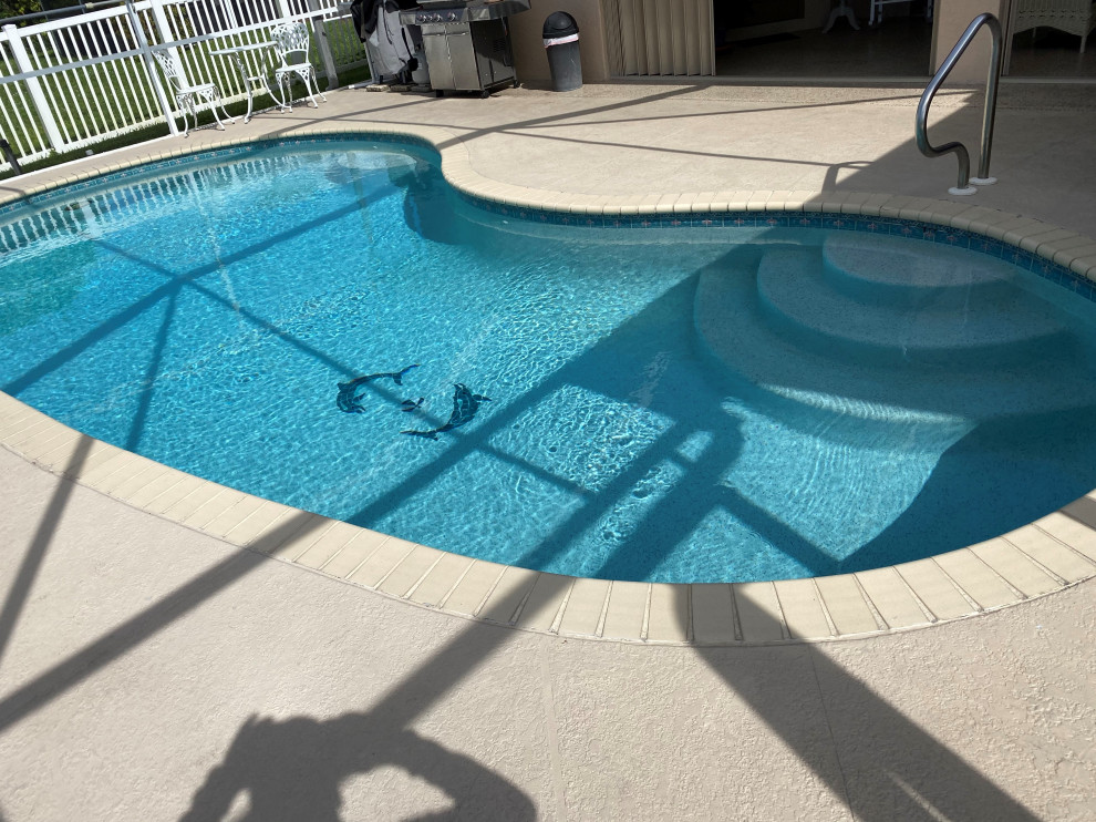 Pool - rustic pool idea in Miami