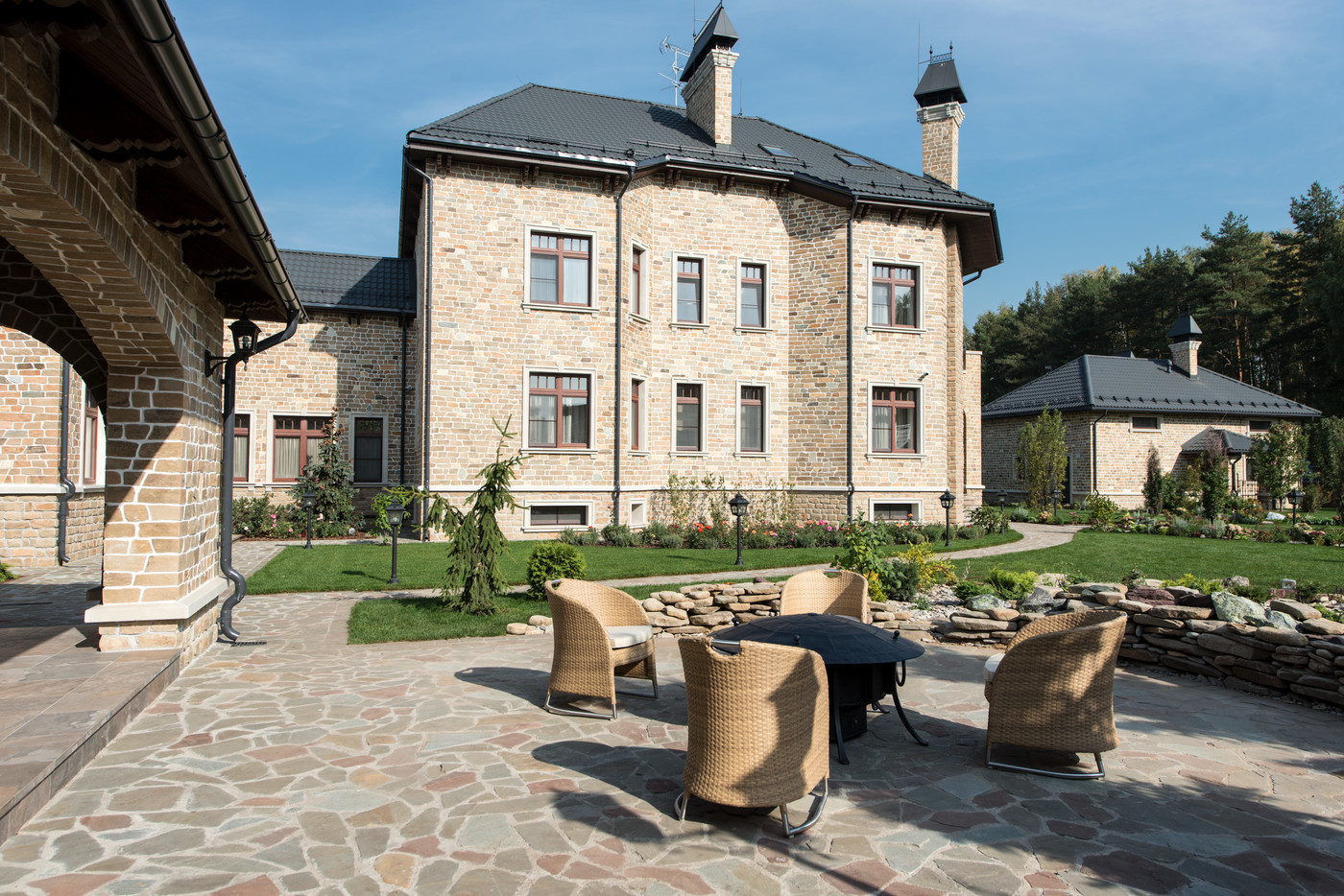 Павильон, открытая площадка с костровищем.