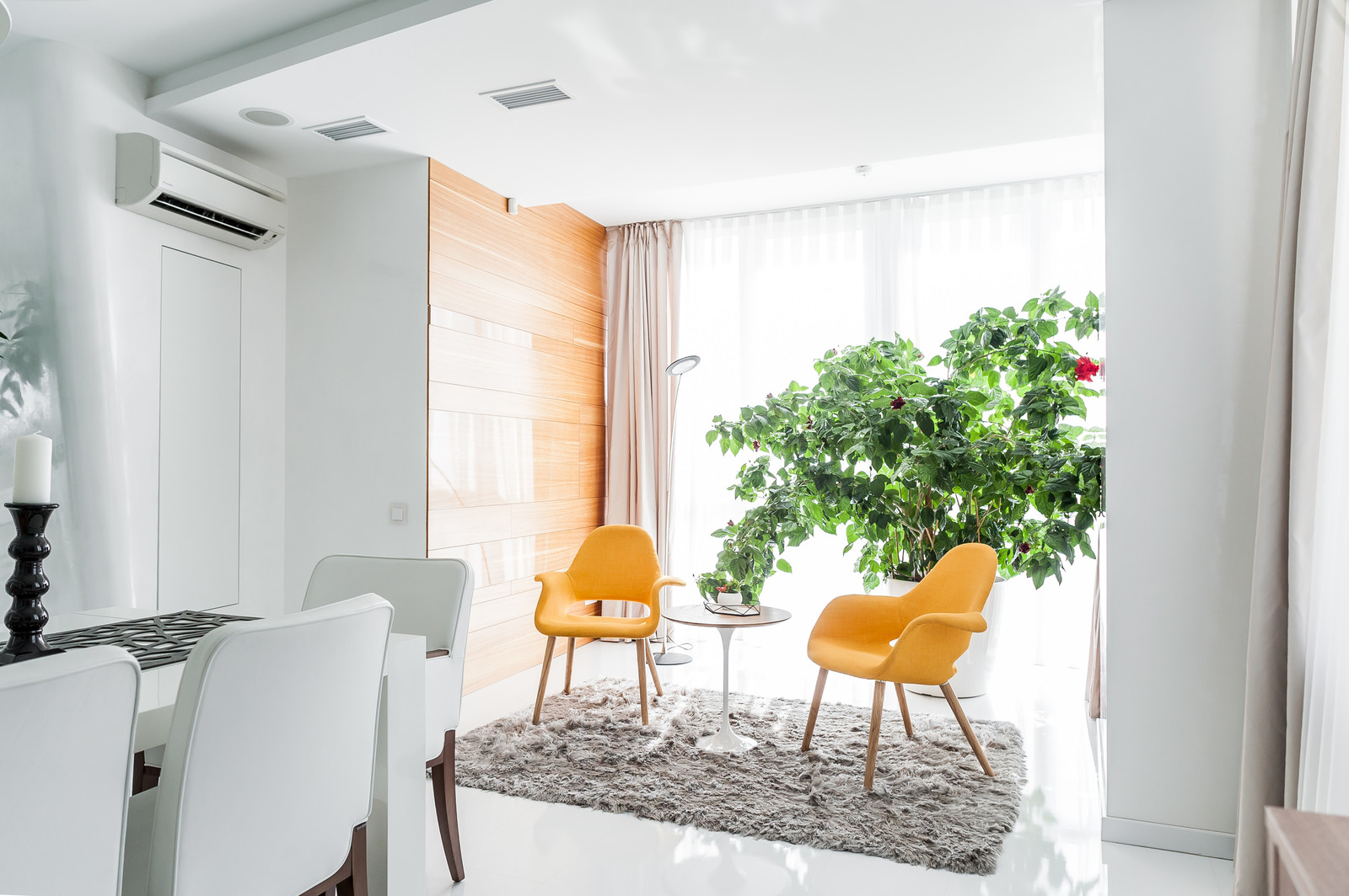 Светлый hi-tech