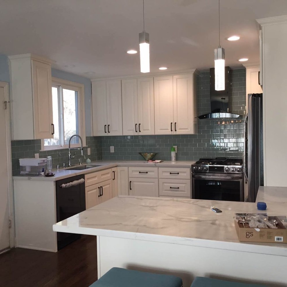 Example of a transitional kitchen design in Sacramento