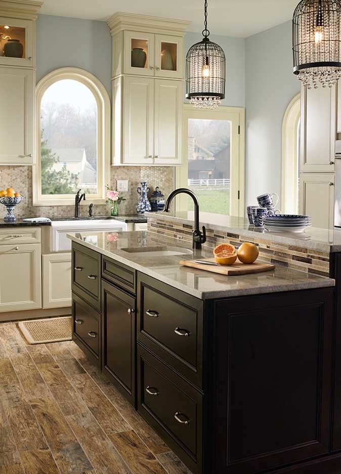 Example of a transitional kitchen design in Orange County