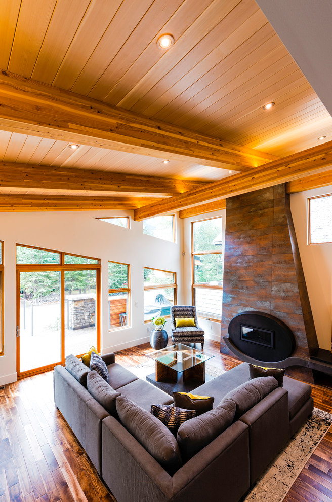 Example of a mountain style home design design in Vancouver